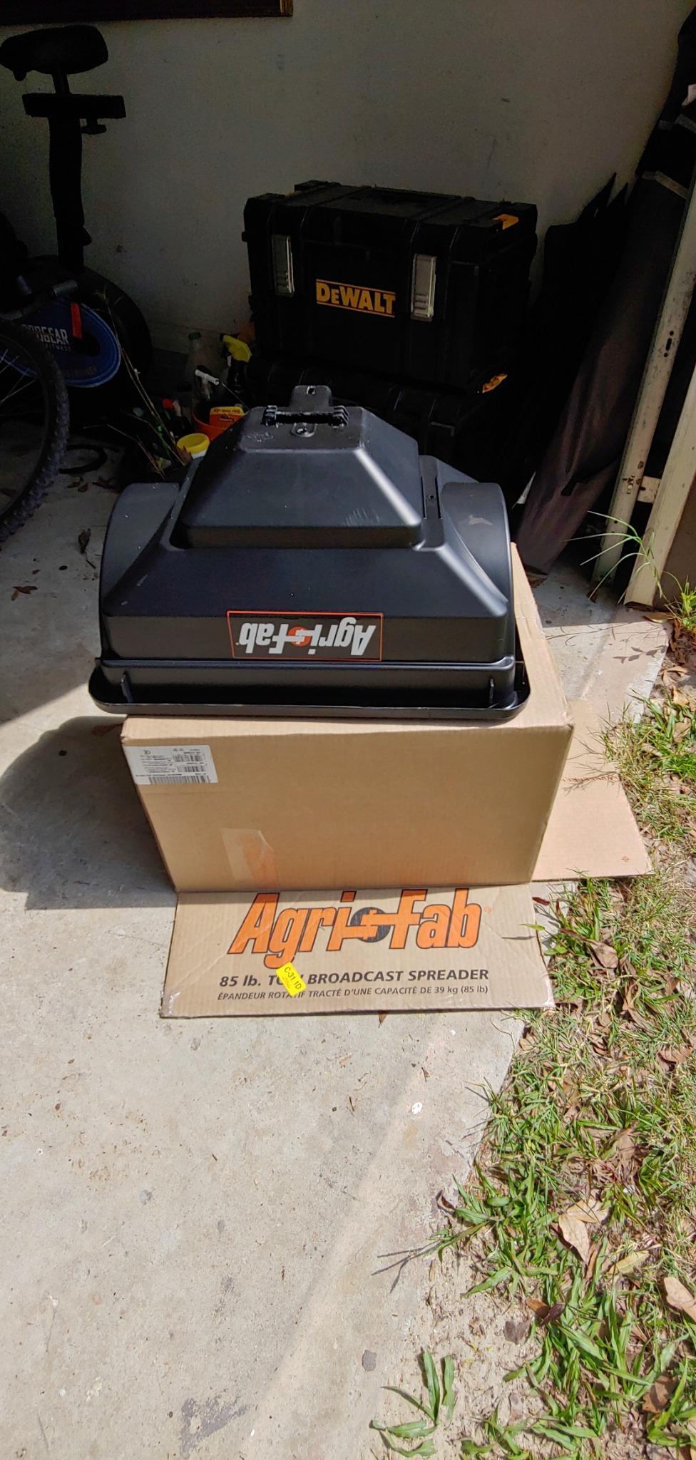 Agri-Fab Tow-Behind Broadcast Spreader - 85-Lb. Capacity, Model Number 45-0530 customer photo 2
