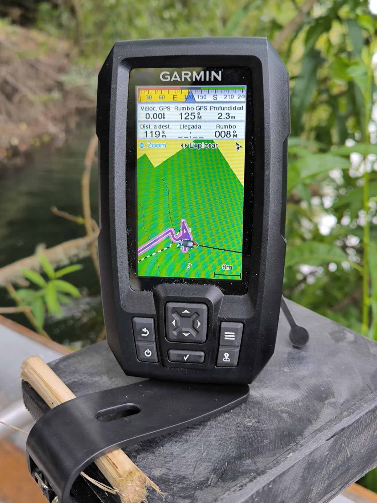 Garmin Striker Vivid 4cv Fishfinder with Transducer - 4-inch LCD Display - Easy-to-Use Scanning Sonar - Color Palettes customer photo 1