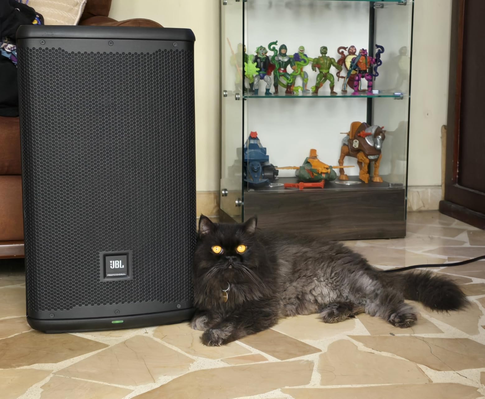 JBL Professional EON712 Powered PA Speaker, Loudspeaker with Bluetooth, 12 inch, 1300 Watt customer photo 2