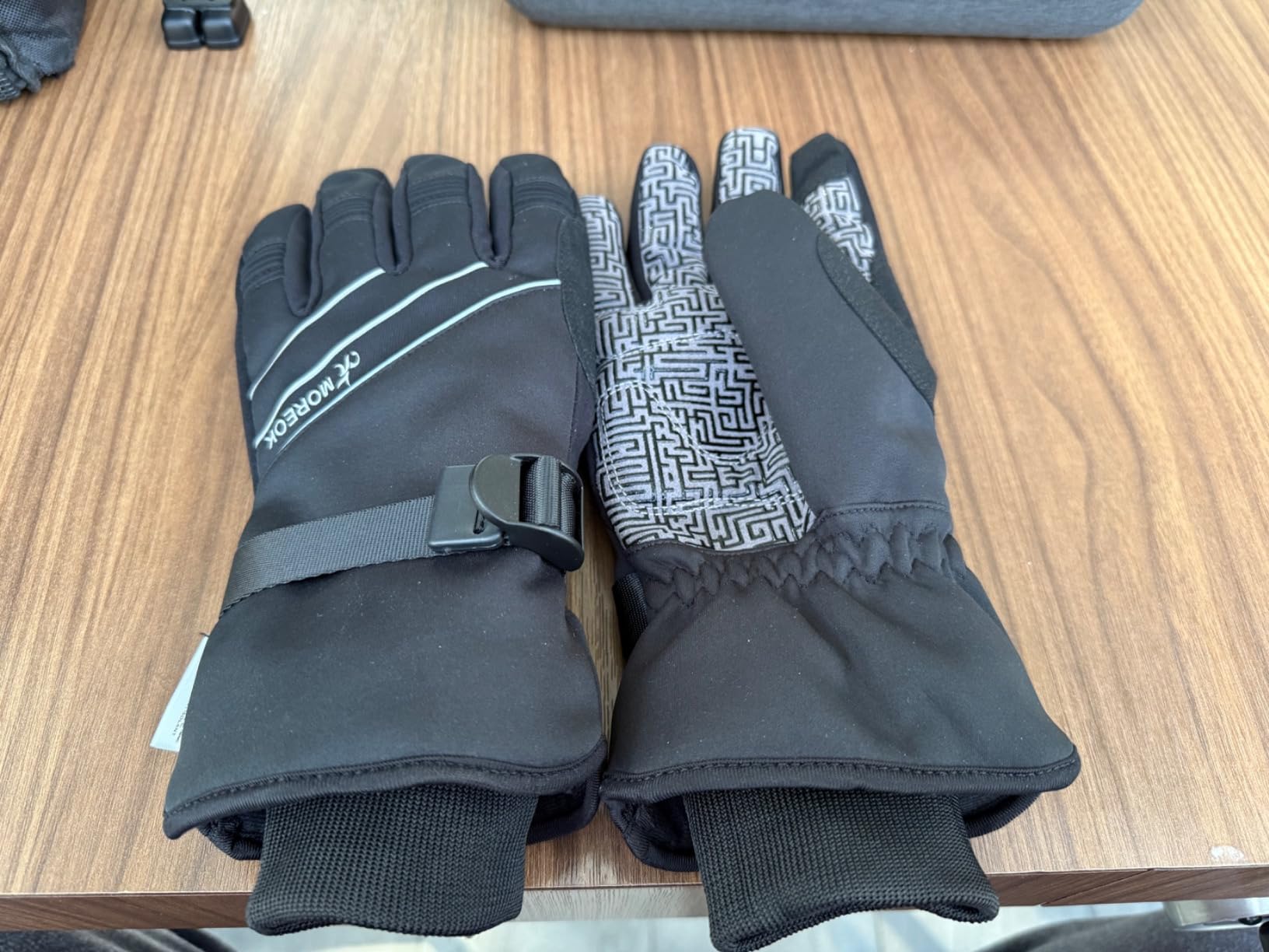 MOREOK Waterproof & Windproof -30°F Winter Gloves for Men/Women, 3M Thinsulate Thermal Gloves Touch Screen Warm Gloves for Skiing,Cycling,Motorcycle,Running customer photo 2